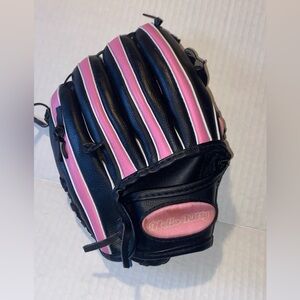 Hello Kitty Girls T ball Glove Size 9.5

(Right Hand Throw) Black